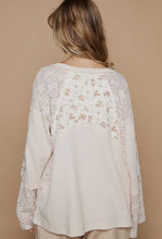 Load image into Gallery viewer, Floral and Lace Top