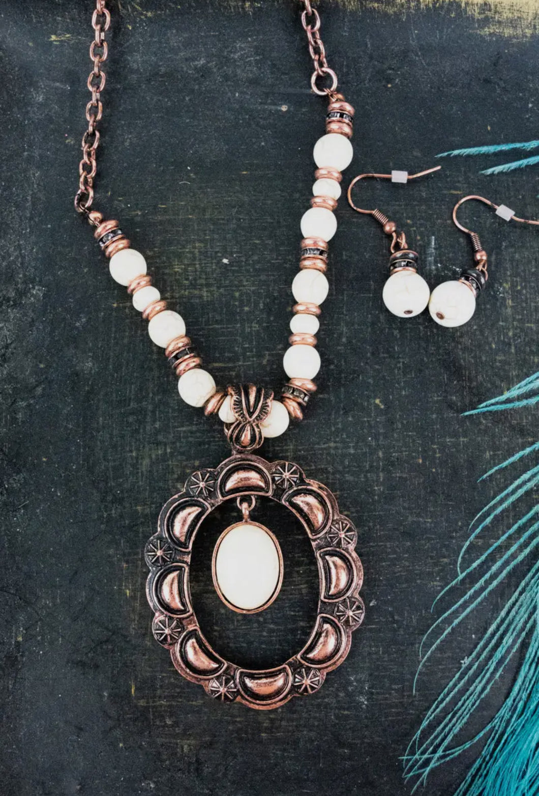 White Tierra Coppertone Necklace and Earring Set