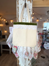 Load image into Gallery viewer, Peaches and Cream Vintage Handbag